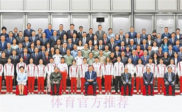 习近平接见全国群众体育先进单位、先进个人代表和全国体育系统先进集体、先